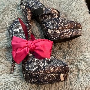 Skull and Rose high heels